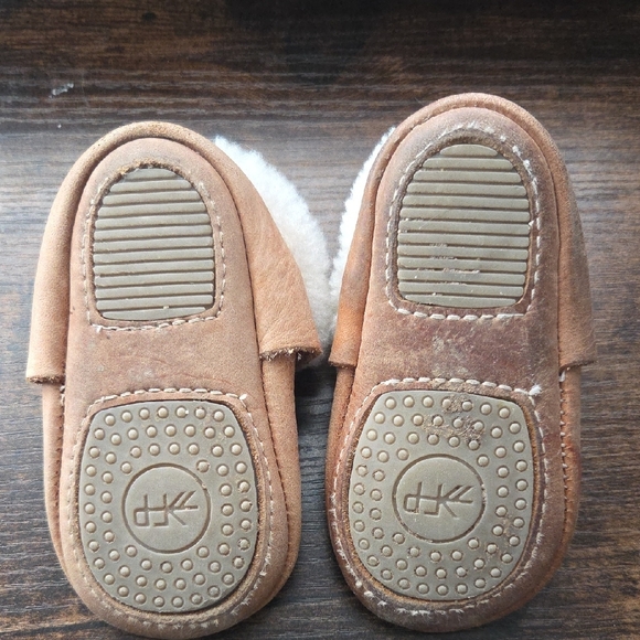 Freshly Picked Weathered Shearling Baby Shoe - Picture 5 of 7